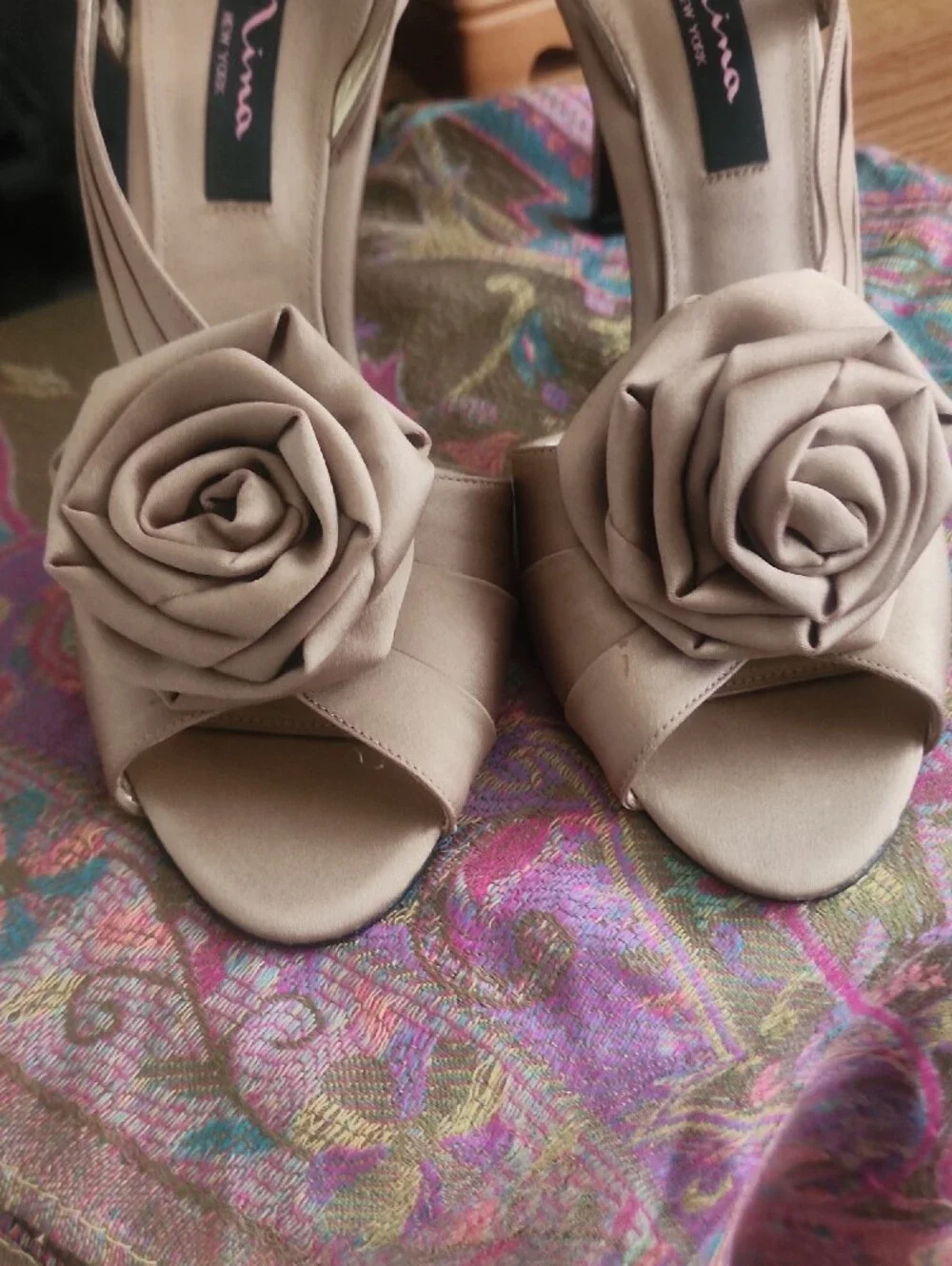 Nina NWOT Taupe Floral Satin Peep-Toe Heels